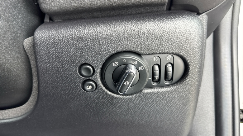 MINI Hatchback 2.0 Cooper S Classic 3dr Auto Petrol Hatchback